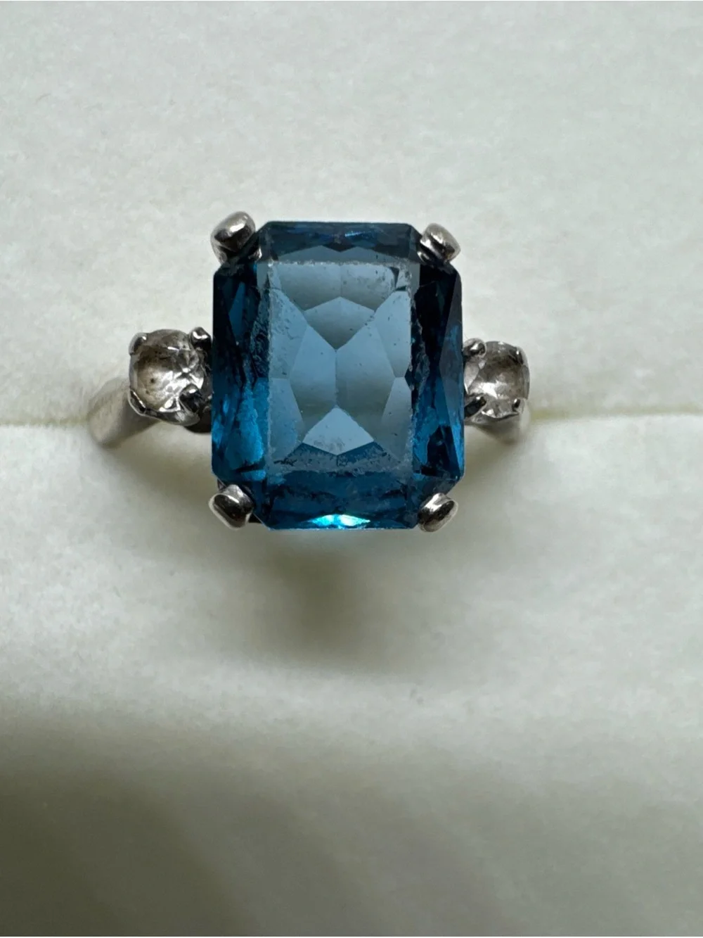 Vintage 10K White Gold Blue & White Topaz Ring Size 5.75 Emerald Cut Stone 2.7g